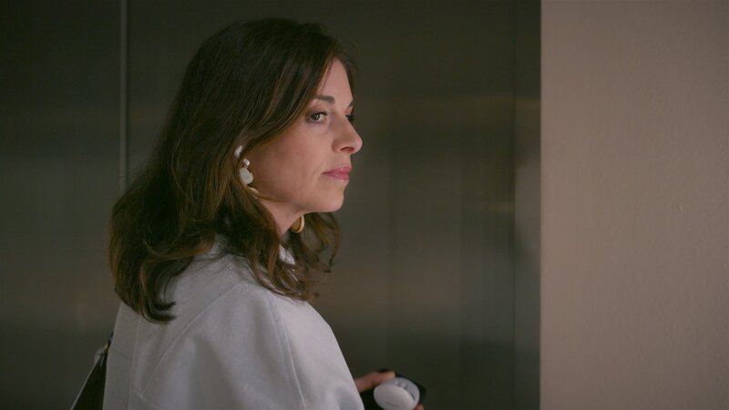 Gabriella (Bianca Hein) nutzt eine Gelegenheit, Bens Ehrlichkeit zu prüfen. – Bild: RTL /​ Treue oder Verrat?