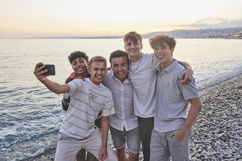 Die Jungs freuen sich auf das nächste Event. – Bild: ZDF/​ROMERO JEAN FRANCOIS