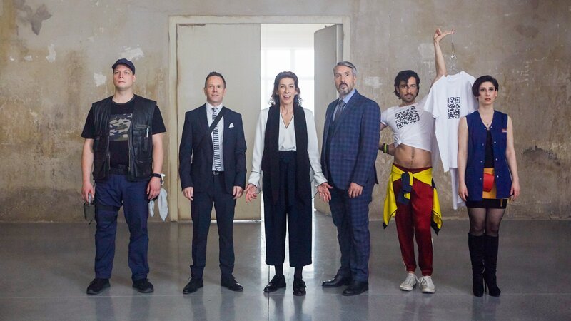(v.li.): Manuel Sefciuc (Valentin), Wolfgang Oliver (Georg), Adele Neuhauser (Direktorin Frida Groß-Klein), Lukas Spisser (Staatssekretär Hruska), Stefano Bernardin (Fernando), Zeynep Buyrac (Mira). – Bild: ORF/​Fabio Eppensteiner