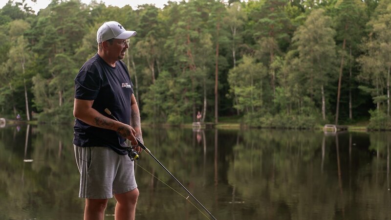 Kai fishing – Bild: Warner Bros. Discovery