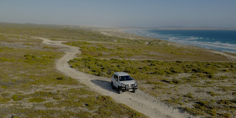 Lizzie Dalys Reise entlang der australischen Küste führt auch durch abgelegene Regionen. – Bild: ZDF und Blue Ant Media Solutions Inc.