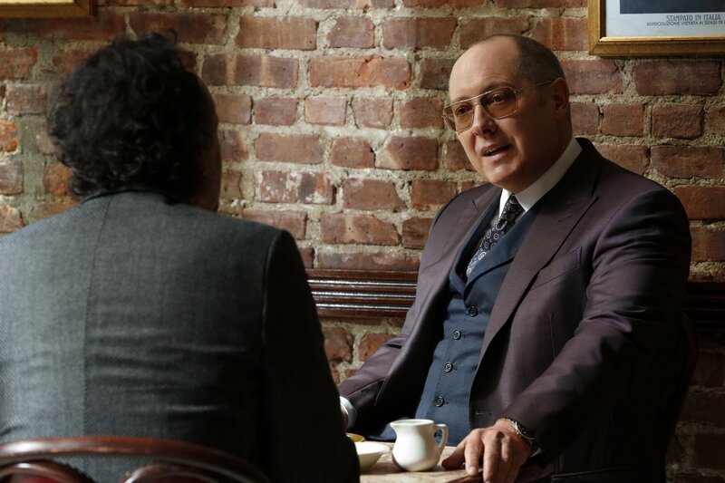 Bernard White (Zarak Mosadek), James Spader (Raymond ‚Red‘ Reddington). – Bild: Will Hart /​ Sony /​ Sony Pictures Television Inc. and Open 4 Business Productions LLC. All Rights Reserved.