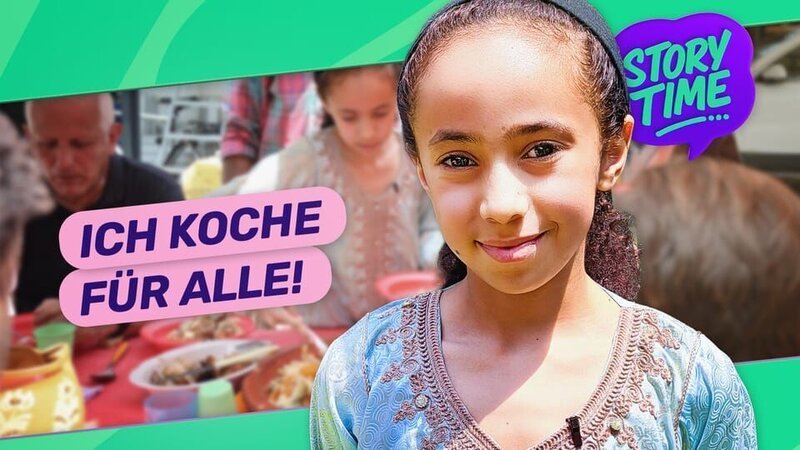 Basma steht im geschmückten Garten. Sie hat ihr großes Nachbarschaftsessen vorbereitet und freut sich auf das Fest – Bild: ZDF/​Riccardo Menicatti