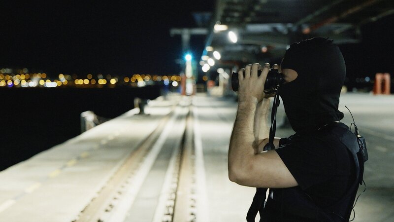 Szenenbild aus dem Film: Zollbeamter in Spanien – Bild: SRF/​NZZ Format