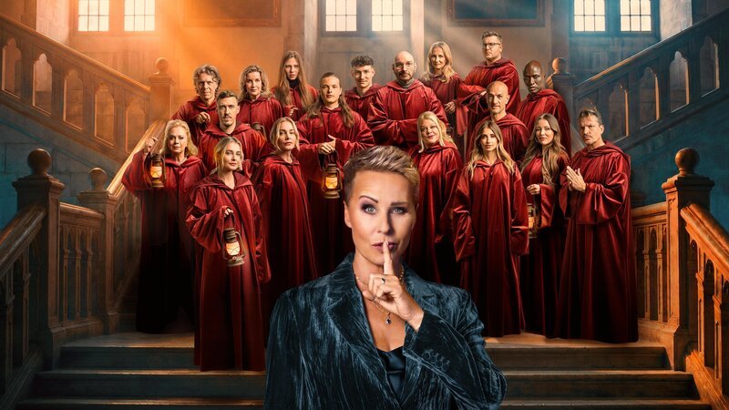 Sonja Zietlow und die Teilnehmer der neuen Staffel – Bild: RTL
