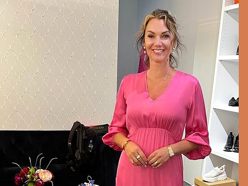 Kandidatin Rosa (Rosangela) – Bild: RTL /​ Constantin Ent. /​ Motto auf Rügen: Vergnügen auf Rügen – Style dich für ein Picknick am Strand!, Tag 3: Rosangela