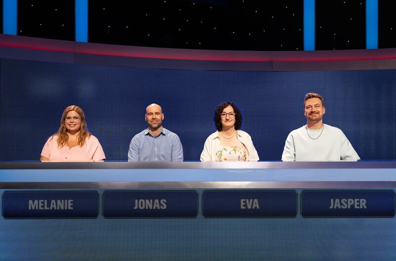 Die Kandidat:innen (v.l.n.r.): Melanie Krause, Jonas Weigt, Eva Binder, Jasper Tiedemann. – Bild: ARD/​Uwe Ernst