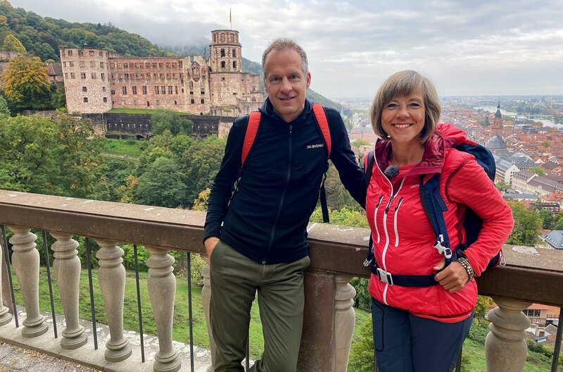 Annette Krause unterwegs auf dem Neckarsteig mit Sport-Ass Timo Bracht. – Bild: SWR