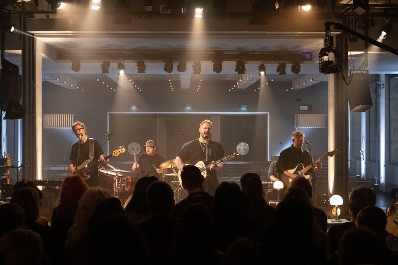 Florian Künstler und Band auf der Bauhaus-Bühne in Dessau. – Bild: ZDF und Thomas Ruttke