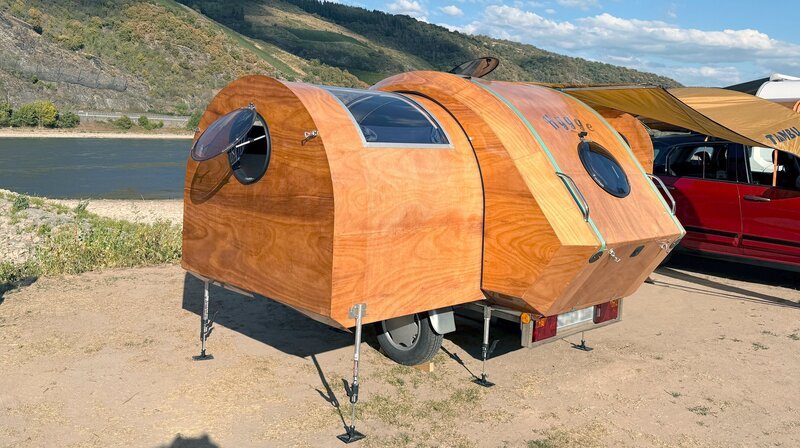 Friso Richter findet immer wieder interessante und außergewöhnliche Camper-Modelle. – Bild: HR/​Lukas Lowack