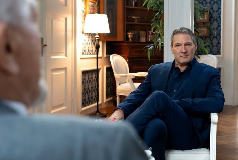 Werner (Dirk Galuba l.) warnt Christoph (Dieter Bach r.) eindringlich davor, sich noch einmal auf Sophia einzulassen. – Bild: ARD/​WDR/​Thomas Neumeier