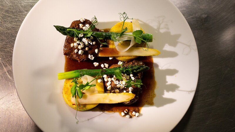 Das Abendgericht in Aufgetischt – Grazer Grün: von Annemarie und Michael Gauster Restaurant „dreizehn“. – Bild: 3sat
