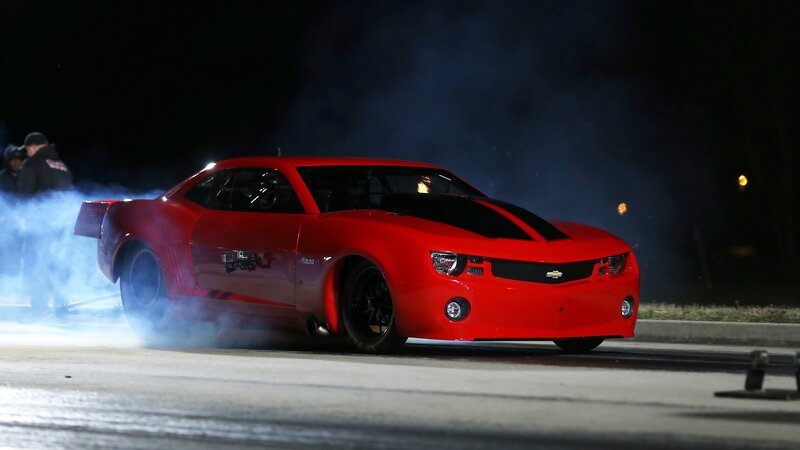 Ryan performs a burnout before his second race against Big Chief – Bild: Discovery Channel