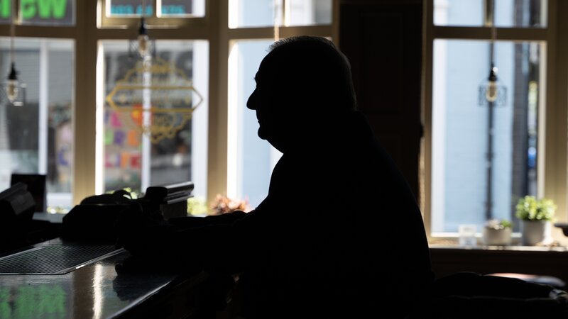 Martin Lee silhouette – Bild: AMC Crime