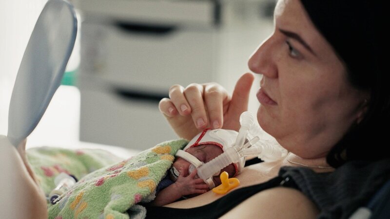 Nadine mit ihrem Sohn Matteo. – Bild: 3sat