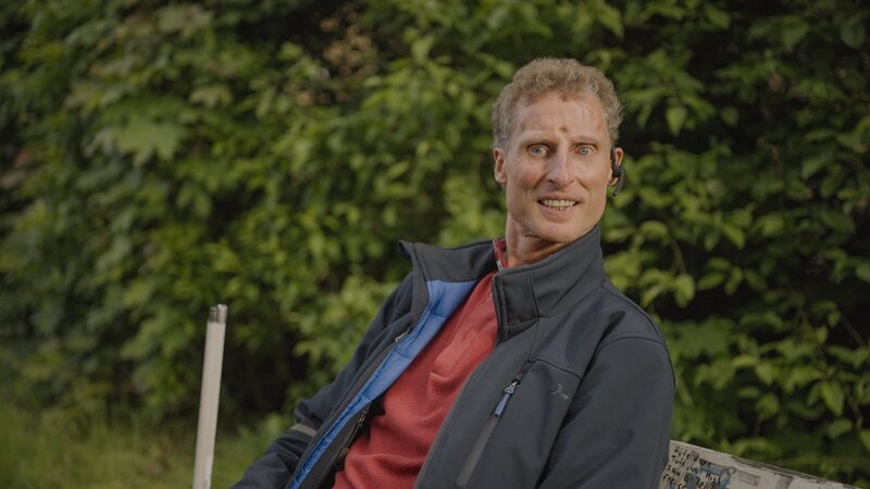 Andreas Loose engagiert sich für mehr Orientierung und Teilhabe im Alltag blinder Menschen. Er zeigt, wie digitale Hilfen Orientierung geben und Barrieren abbauen. – Bild: ZDF und Florian Lengert