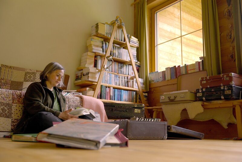 Angelina Pucher schreibt ein Buch – Bild: ServusTV /​ Florian Guthknecht