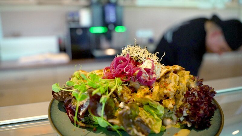 Leckerer Salat – Bild: rbb/​Arne Jannsen