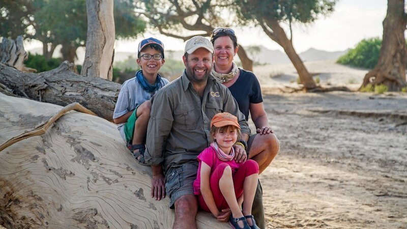 Die Familie Fennessey (v.li.): Luca, Julian, Molly (vorne) und Steph. – Bild: 3sat Die Familie Fennessey (v.li.): Luca, Julian, Molly (vorne) und Steph. – Bild: 3sat