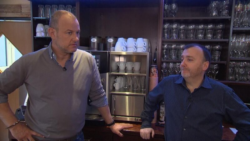 Wird es Frank Rosin (l.) gelingen, Alexander (r.) und Ute Eidmanns „Academica“ vor dem endgültigen Ruin zu bewahren? – Bild: Kabel Eins