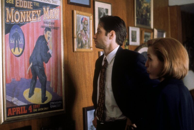 Fox Mulder (David Duchovny, l.); Dana Scully (Gillian Anderson, r.) – Bild: Twentieth Century Fox Film Corporation