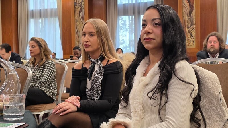 Romina (l.) und Yasmin – Bild: RTL
