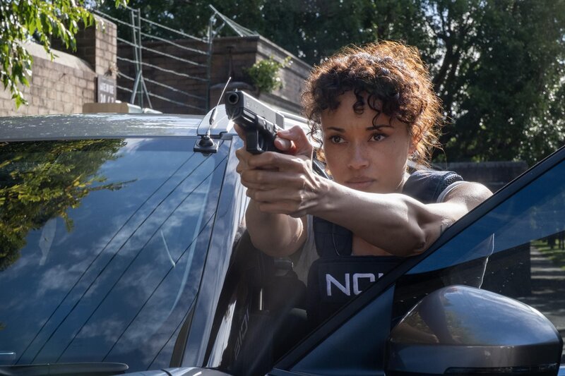 Pictured: Olivia Swann as NCIS Special Agent Captain Michelle Mackey – Bild: CBS Studios Inc. All Rights Reserved. /​ Daniel Asher Smith