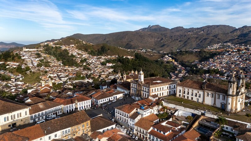Ouro Preto war um 1800 die reichste Stadt des gesamten amerikanischen Kontinents. Heute ist die Altstadt Weltkulturerbe und das Ziel unserer Reise auf der Estrada Real. – Bild: NDR/​Jonny Müller-Goldenstedt