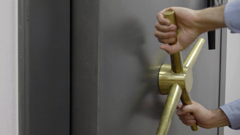 Sternstunde Kunst Schätze unter Verschluss – das System Freeport Tresor – Bild: ARTE Sternstunde Kunst Schätze unter Verschluss – das System Freeport Tresor – Bild: ARTE