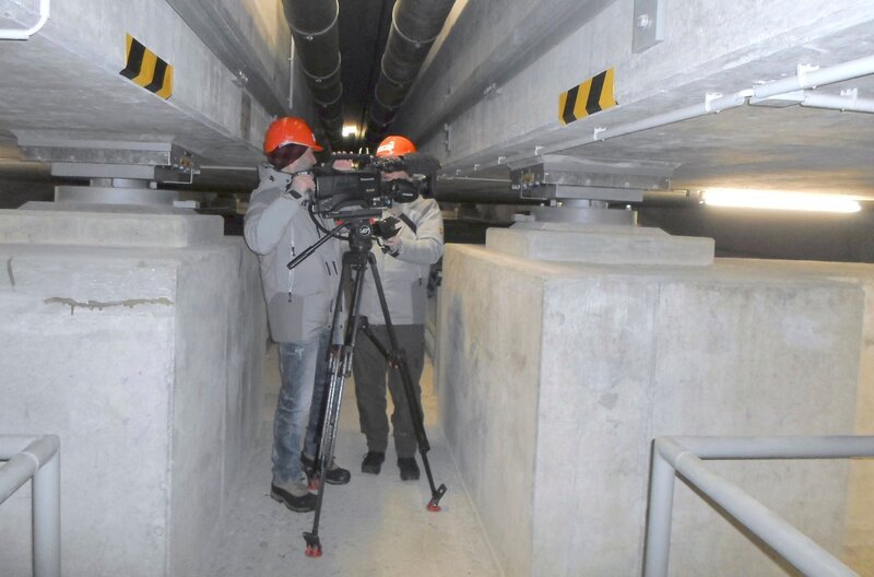 Dreharbeiten im Inneren der Brücke – Bild: MDR/Ina Klempnow Dreharbeiten im Inneren der Brücke – Bild: MDR/Ina Klempnow