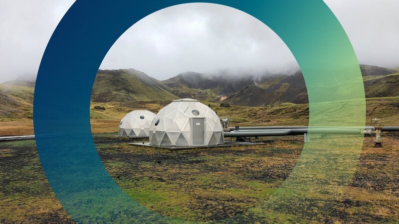 Perfekte Bedingungen: Über diese Iglus in Island wird CO2 tief in die vulkanische Erde gepumpt, wo es versteinert und dauerhaft bleibt. – Bild: ZDF und Mark Hugo/​ZDF