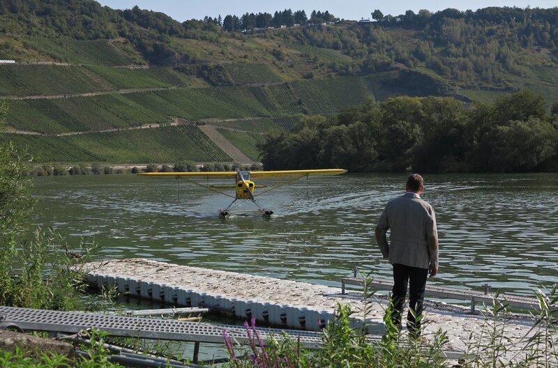 Axel Bulthaupt fliegt mit dem einzigen Wasserflugzeug an der Mosel. Eines von dreien in Deutschland. – Bild: MDR