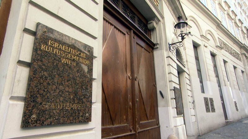 Eingangspforte des Wiener Stadttempels. – Bild: ORF/​PAMMER FILM