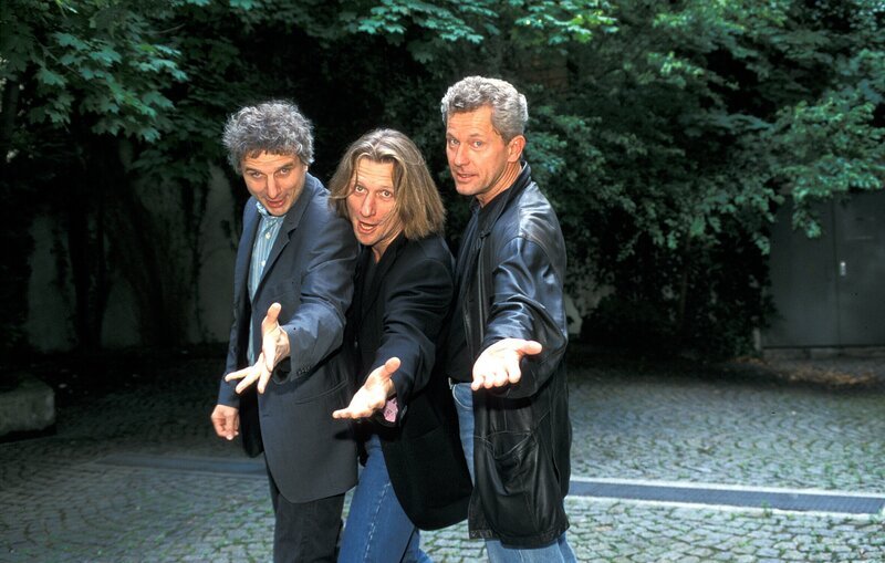 Die drei BR-Tatort-Kommissare präsentieren den Tatort Kleine Diebe. v. li.: Franz Leitmayr (Udo Wachtveitl), Carlo Menzinger (Michael Fitz) und Ivo Batic (Miroslav Nemec). – Bild: Robert Mayer, Bayerischer Rundfunk