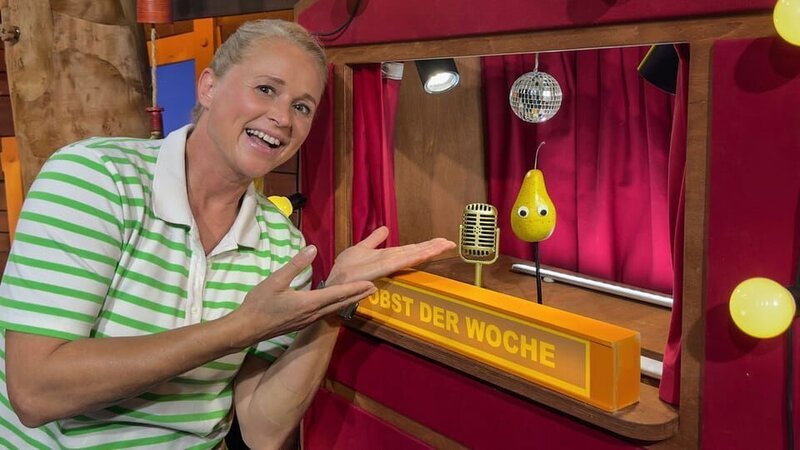 Bodo Birne möchte Obst der Woche werden. Er erklärt, wie Birnen nachreifen und warum sie besonders gut schmecken. – Bild: KiKA