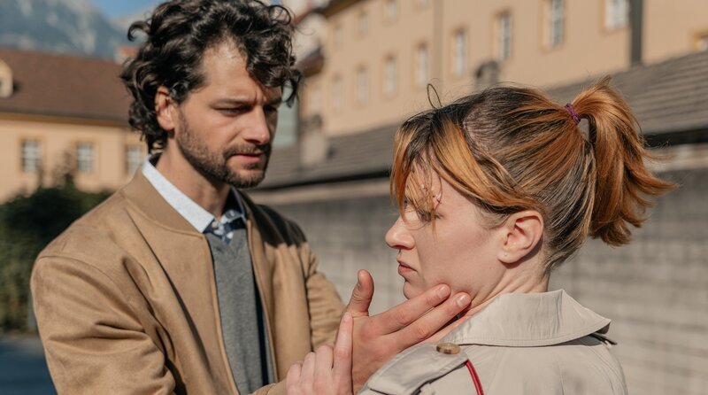 Nadine Prantl (Marlene Hauser) und ihr Schwager Markus Prantl (Aaron Karl). – Bild: ARD Degeto Film/​ORF/​filmpool fiction GmbH/​Rundfilm/​Christoph Karl Izmenyi