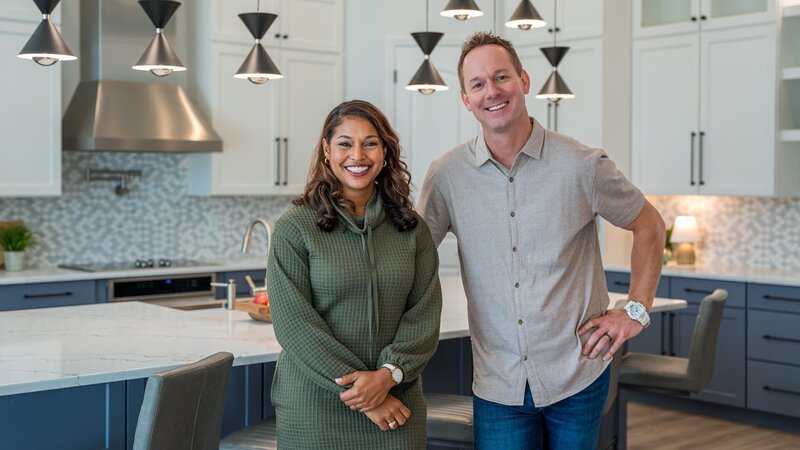 Brian and Mika Kleinschmidt Interior Posed After construction, as seen on 100 Day Dream Home, Season 5. – Bild: Warner Bros. Discovery