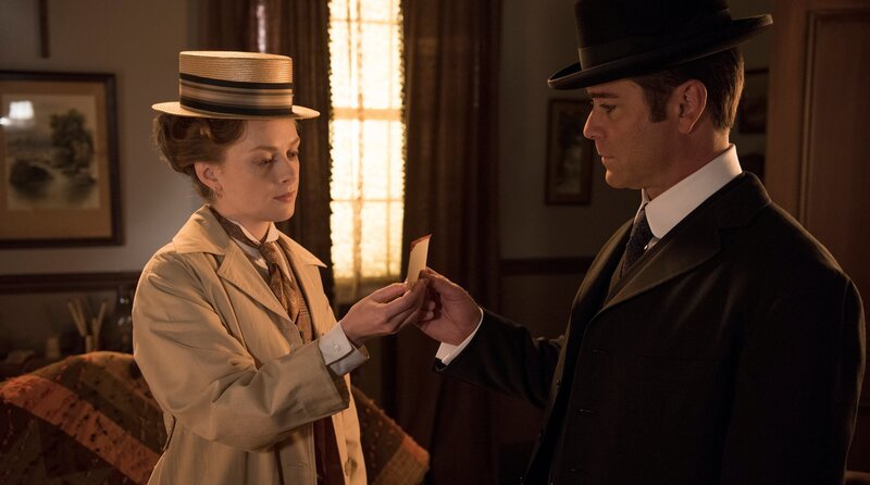 Freddie Pink (Alex Paxton-Beesley, l.), Detective Murdoch (Yannick Bisson, r.) – Bild: WDR/​Shaftesbury/​ITV Studios