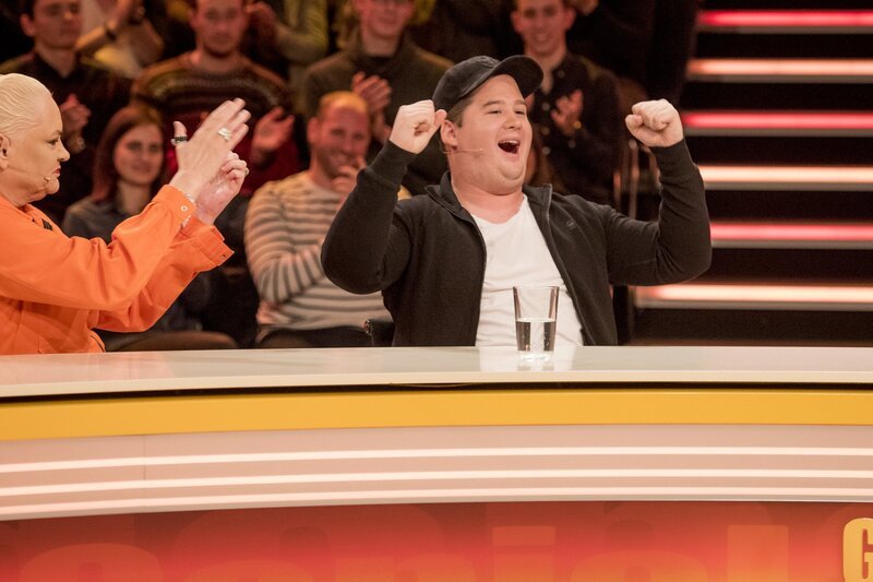Genial und nicht daneben: Volltreffer bei Chris Tall (r.) und Hella von Sinnen (l.) … – Bild: Martin Rottenkolber /​ SAT.1 /​ Martin Rottenkolber