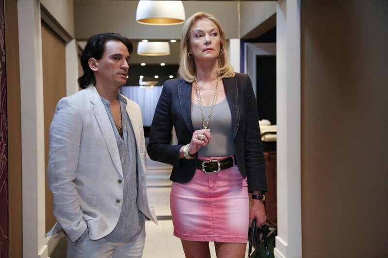 Elisabeths (Birthe Berg, r.) Beziehung zu Fernando (Cuco Wallraff, l.) hat Risse erlitten. – Bild: Mosch