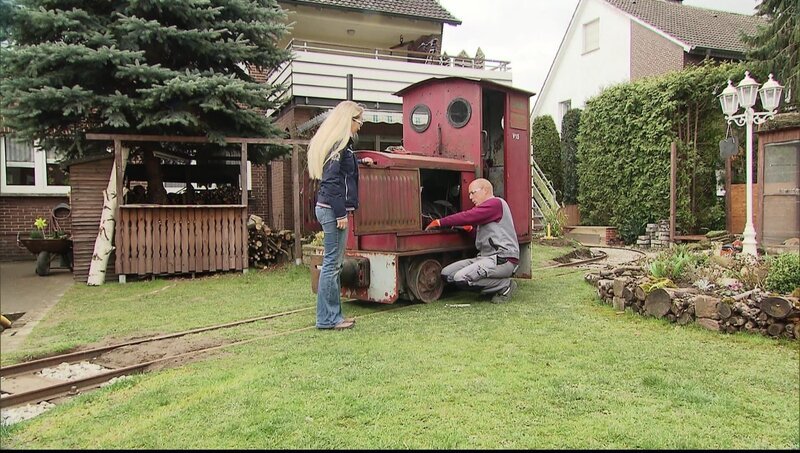 Andreas ist Eisenbahner mit Leib und Seele. Das soll man nun auch in seinem Garten sehen. – Bild: RTL II