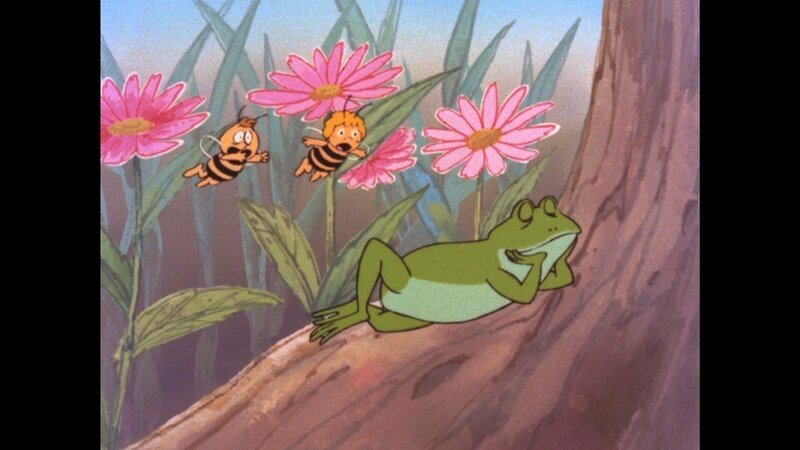 Willi und Maja finden den schlafenden Frosch sehr niedlich. – Bild: ZDF