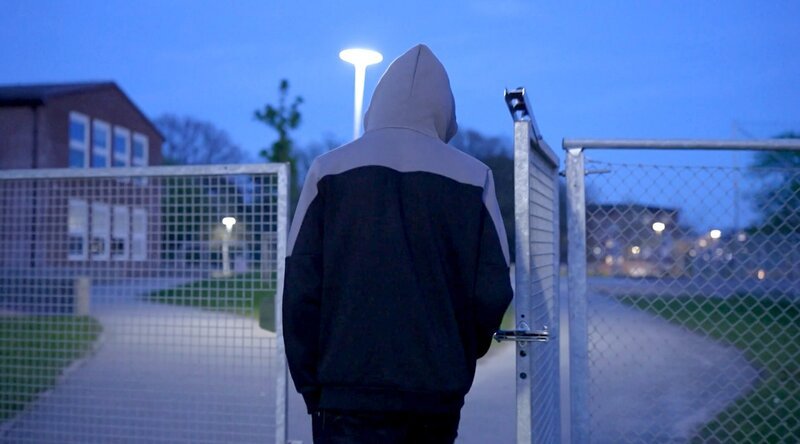 Anstelle von Gefängnisstrafen verbüßen Minderjährige in Schweden ihre Vergehen in speziellen Jugendeinrichtungen, mit deutlich mehr Freiheiten. – Bild: ORF/​Arte