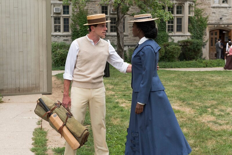 Bernard Winston (l., Matt O’Connor) und Rebecca James (r., Mouna Traoré). – Bild: WDR/​Shaftesbury/​ITV Studios