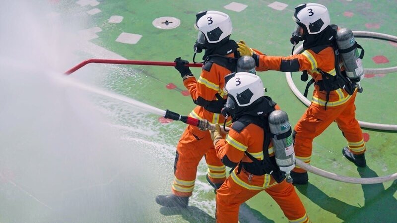 Ein Feueralarm versetzt das Einsatzteam in Bereitschaft – Bild: Bibel TV