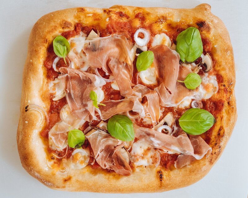 „Bio Pizza“ von Backprofi Christian Ofner. – Bild: ORF/​Lura Media/​Simeon Baker