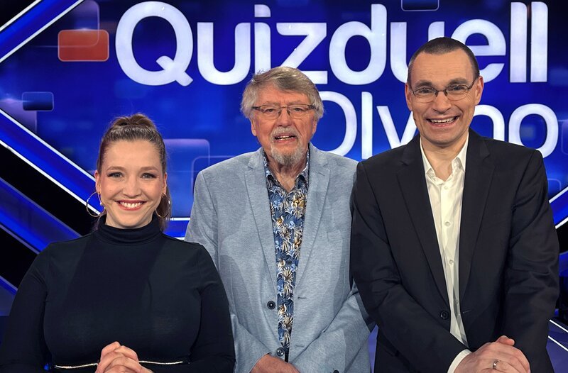Die Spielerinnen und Spieler des Olymps – Marie-Louise Finck (l.), Prof. Eckhard Freise (M.) und Thorsten Zirkel (r.). – Bild: ARD/​ITV Studios