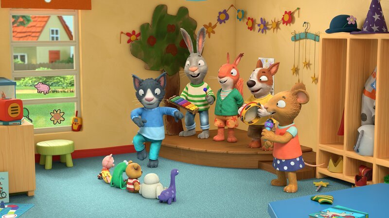 Mo hat seine Rolle für den Auftritt gefunden. Er kann sehr gut tanzen und darüber freuen sich nicht nur Froschi und Schweinchen. – Bild: ZDF/​Magic Light Pictures LTD 2023