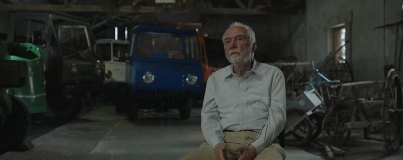 Manfred Windus war zuständig für die Materialbeschaffung im VEB Fahrzeugwerk Waltershausen, wo der Multicar produziert wurde. Er fing schon vor der Währungsunion an, die Produktion auf Westnorm vorzubereiten und sich mit Lehrbüchern in die Marktwirtschaft einzuarbeiten. Multicar wird bis heute produziert. – Bild: ZDF