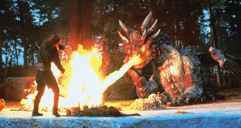 Vor eintausend Jahren bilden zwei Todfeinde eine unglaubliche Allianz: Der drachentötende Ritter Bowen (Dennis Quaid) schließt sich mit dem letzten noch lebenden Drachen zusammen, um gegen die Tyrannei im Lande zu kämpfen. – Bild: RTL Vor eintausend Jahren bilden zwei Todfeinde eine unglaubliche Allianz: Der drachentötende Ritter Bowen (Dennis Quaid) schließt sich mit dem letzten noch lebenden Drachen zusammen, um gegen die Tyrannei im Lande zu kämpfen. – Bild: RTL